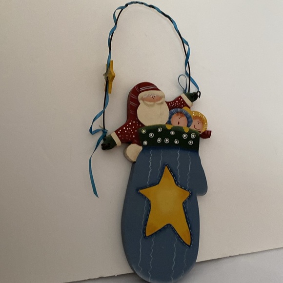 Folk art. Cottagecore. Santa on a mitt door hanger.  Beautifully painted. - Picture 2 of 6